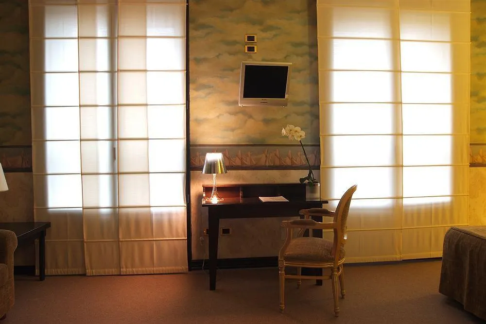 Qc Room Milano Porta Romana 4*, Milan