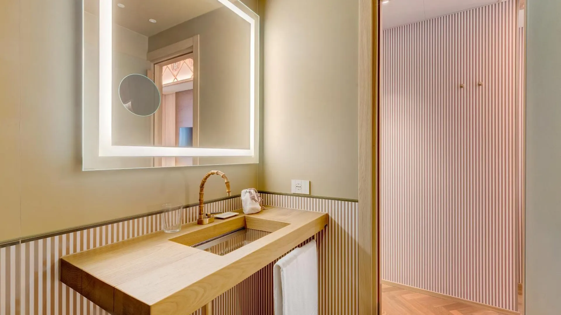 Qc Room Milano Porta Romana 4*, Milaan Italië